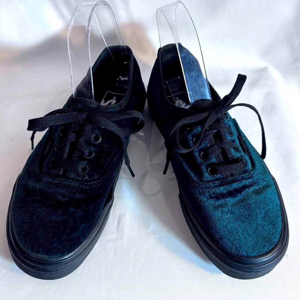 VANS OFF THE WALL Sz 7 Velvet Jackard Black Rubber Sole Lace Up Sneakers